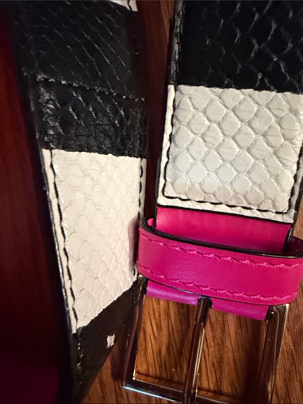 Kate spade Black & White Crossbody Strap with Pink Trim - Picture 5 of 6